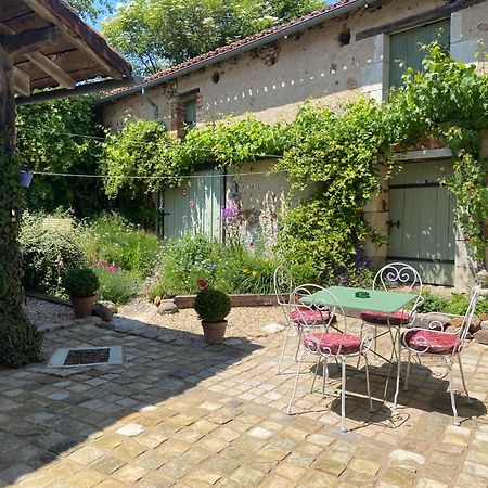 Maison La Roche Chambre D'Hotes Le Vigeant Bagian luar foto