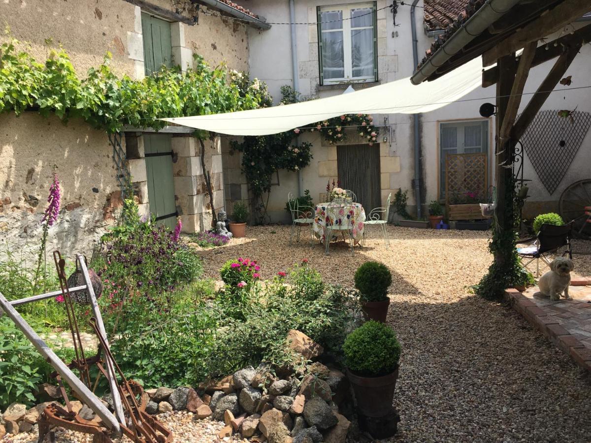 Maison La Roche Chambre D'Hotes Le Vigeant Bagian luar foto