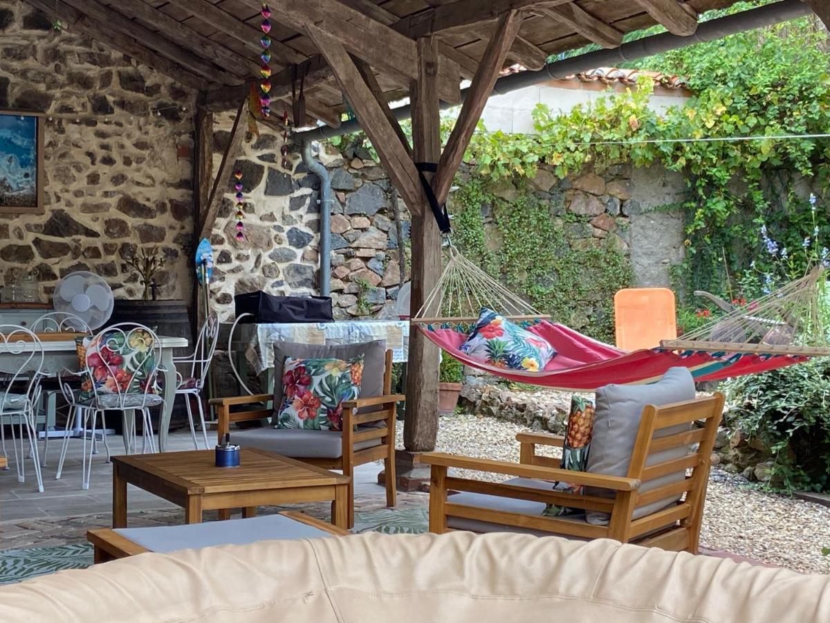Maison La Roche Chambre D'Hotes Le Vigeant Bagian luar foto