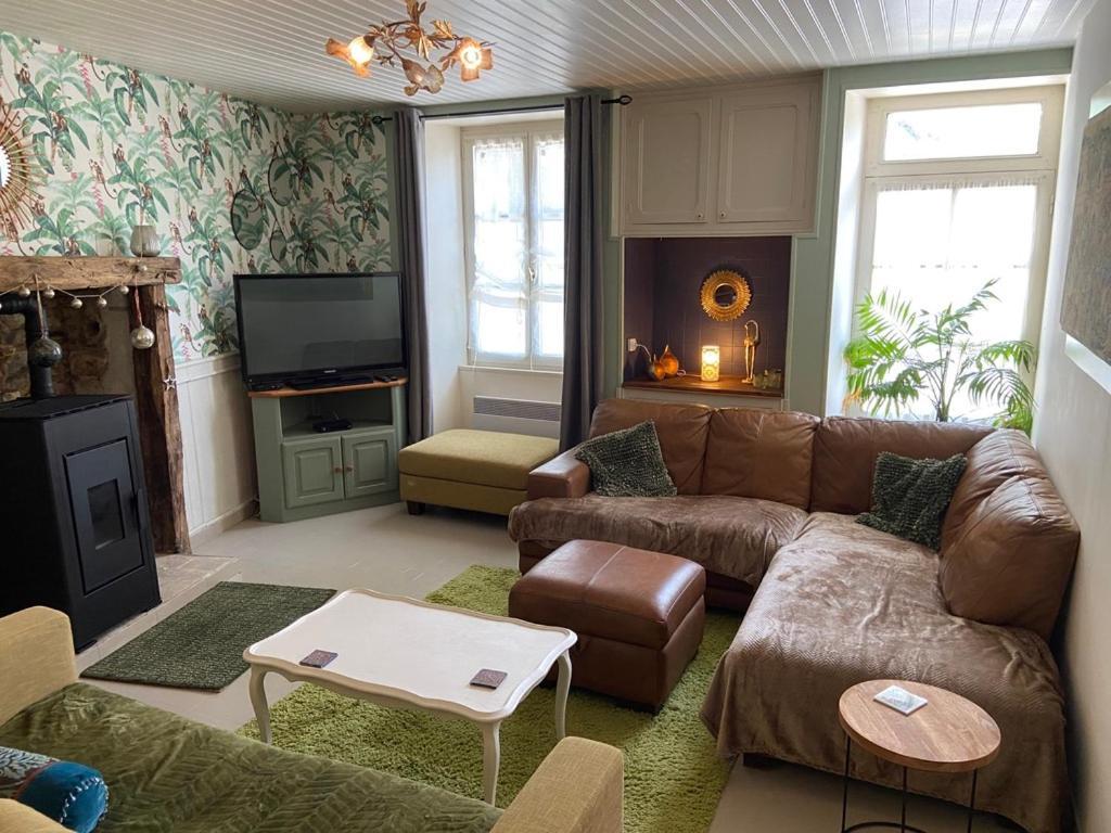 Maison La Roche Chambre D'Hotes Le Vigeant Bagian luar foto
