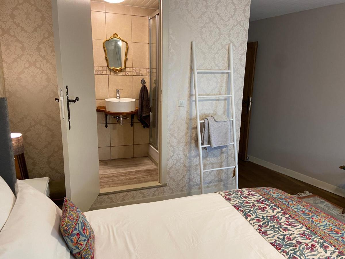 Maison La Roche Chambre D'Hotes Le Vigeant Bagian luar foto