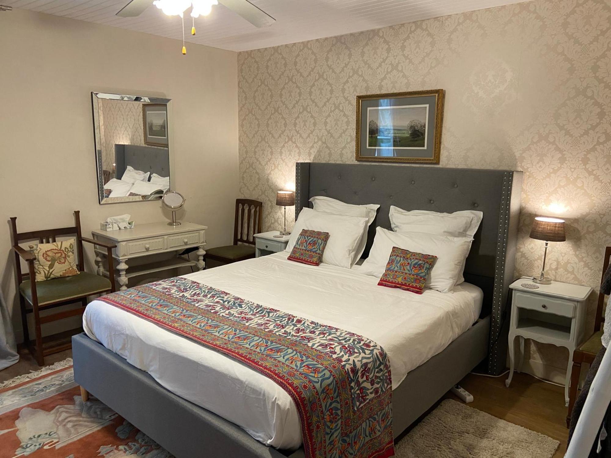 Maison La Roche Chambre D'Hotes Le Vigeant Bagian luar foto