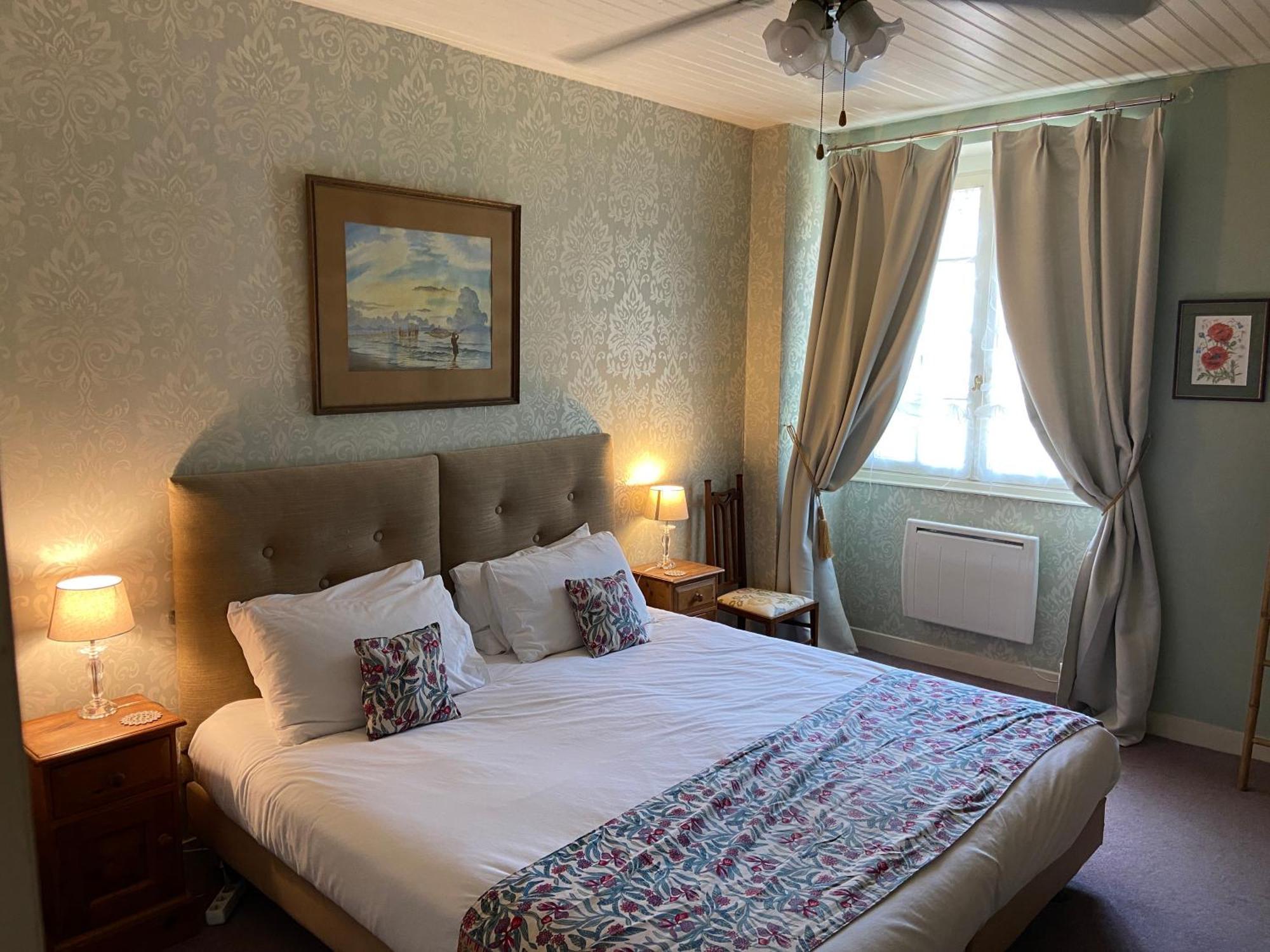Maison La Roche Chambre D'Hotes Le Vigeant Bagian luar foto